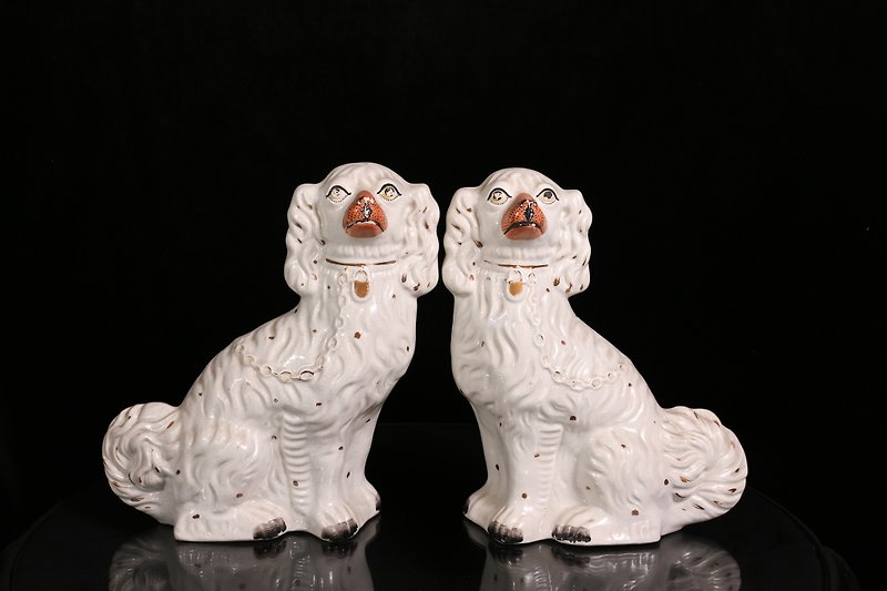 英國。斯塔福德郡犬一對 Staffordshire dogs - 裝飾/擺設  - 瓷 白色