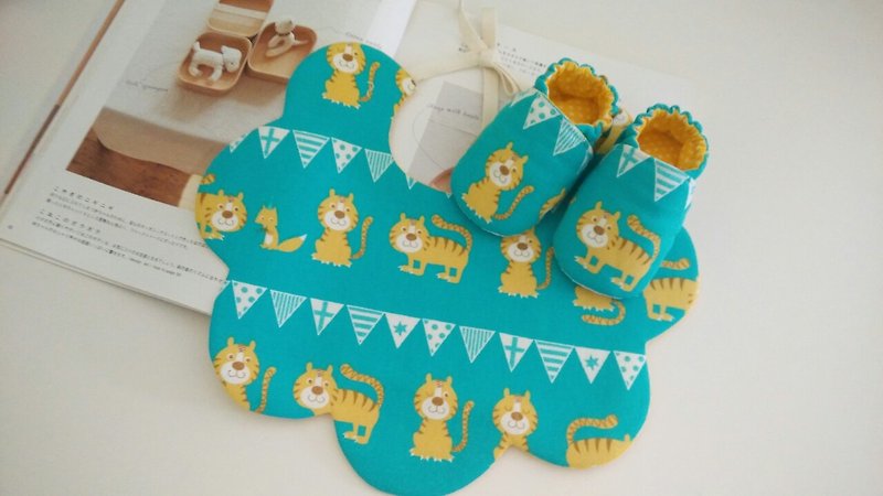 Cute tiger births birthday gift full moon ritual ceremony bandage bibs + baby shoes - Baby Gift Sets - Other Materials Blue