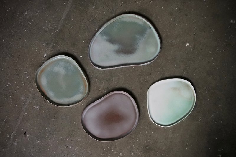 ดินเผา จานและถาด สีเขียว - Ceramic Irregular Plate/ Dinner Plate/ Snack Plate/ Ornament Plate
