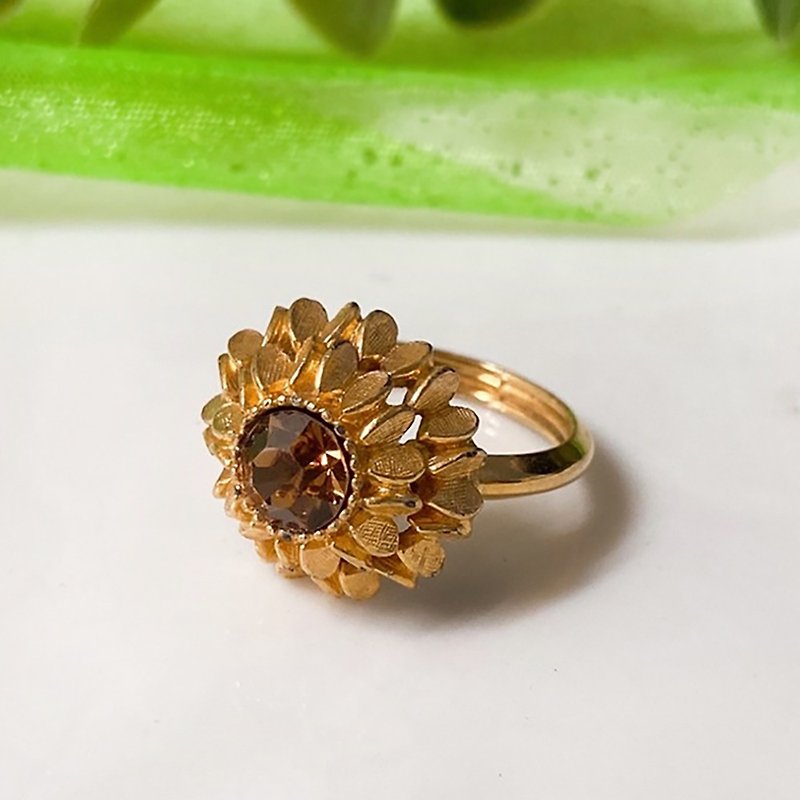 [Western Antique Jewelry] Layered Filigree Pattern Stacked Blooming Cosmos Sparkling Merlin Diamond Ring