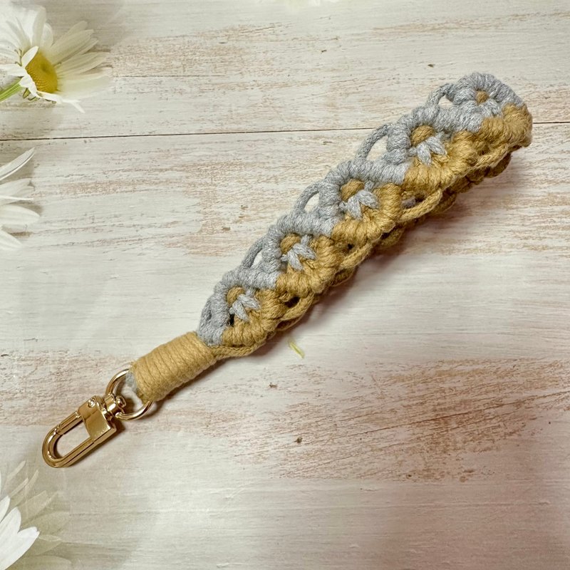 Macrame Diamond Wristlet Handmade Keyring - เชือก/สายคล้อง - ผ้าฝ้าย/ผ้าลินิน 