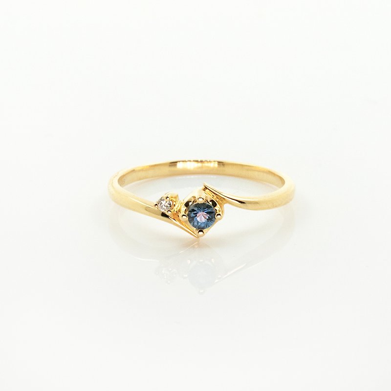 Blue Sapphire Round Ring in 18K Gold Made in Japan