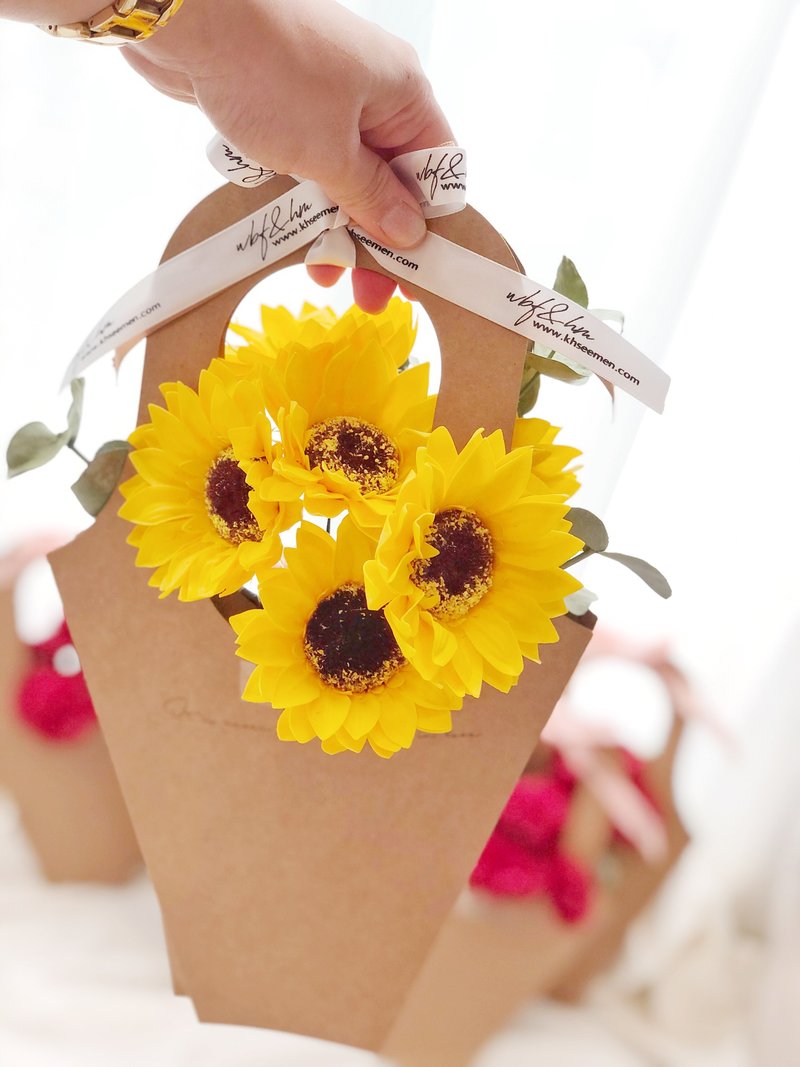 Graduation bouquet took the opportunity to confess the first choice of 6 sunflower Korean leather case-soap flower series - อื่นๆ - พืช/ดอกไม้ หลากหลายสี