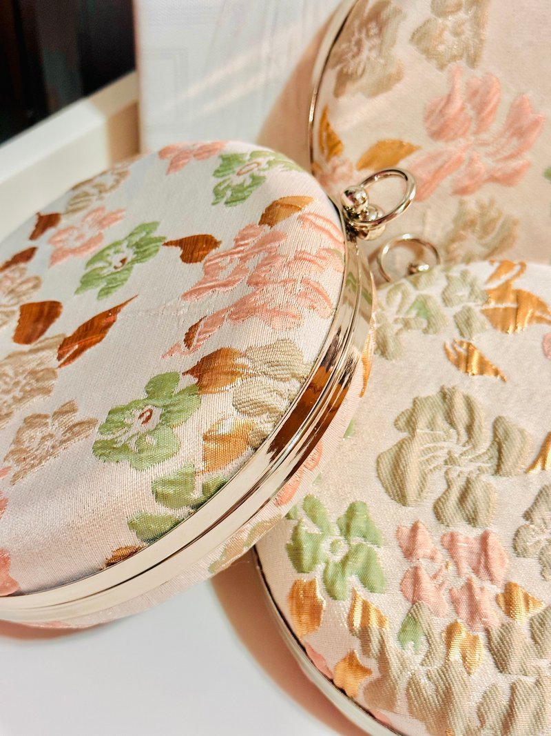 Embossed pink flower round bag - can be held in hand / worn cross-body - กระเป๋าคลัทช์ - ผ้าฝ้าย/ผ้าลินิน สึชมพู