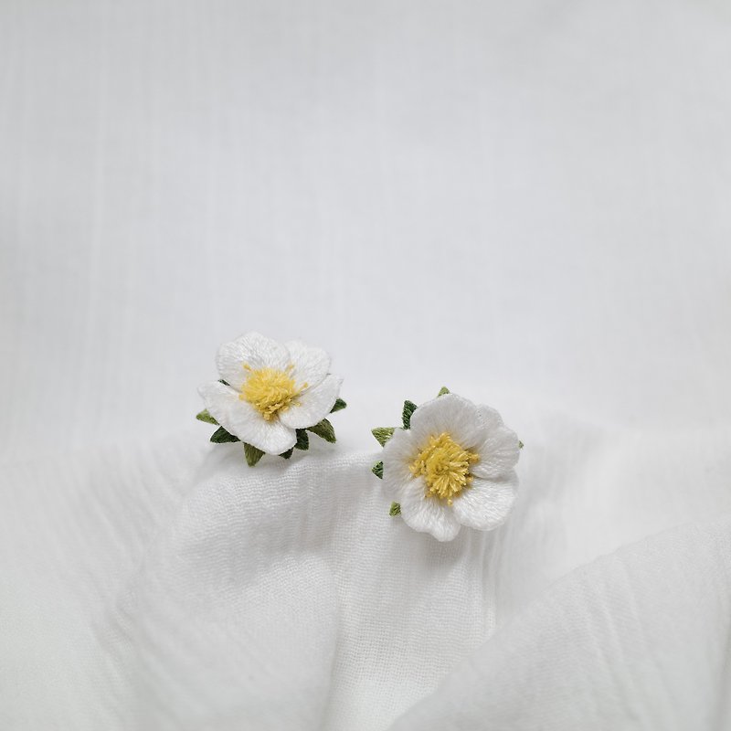 Strawberry flower handmade embroidery earrings - Earrings & Clip-ons - Thread White