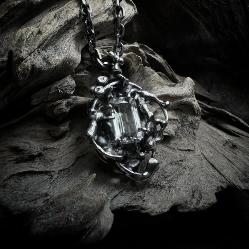 シリカ石ネックレス/Qi - ショップ Vic Residence ネックレス - Pinkoi