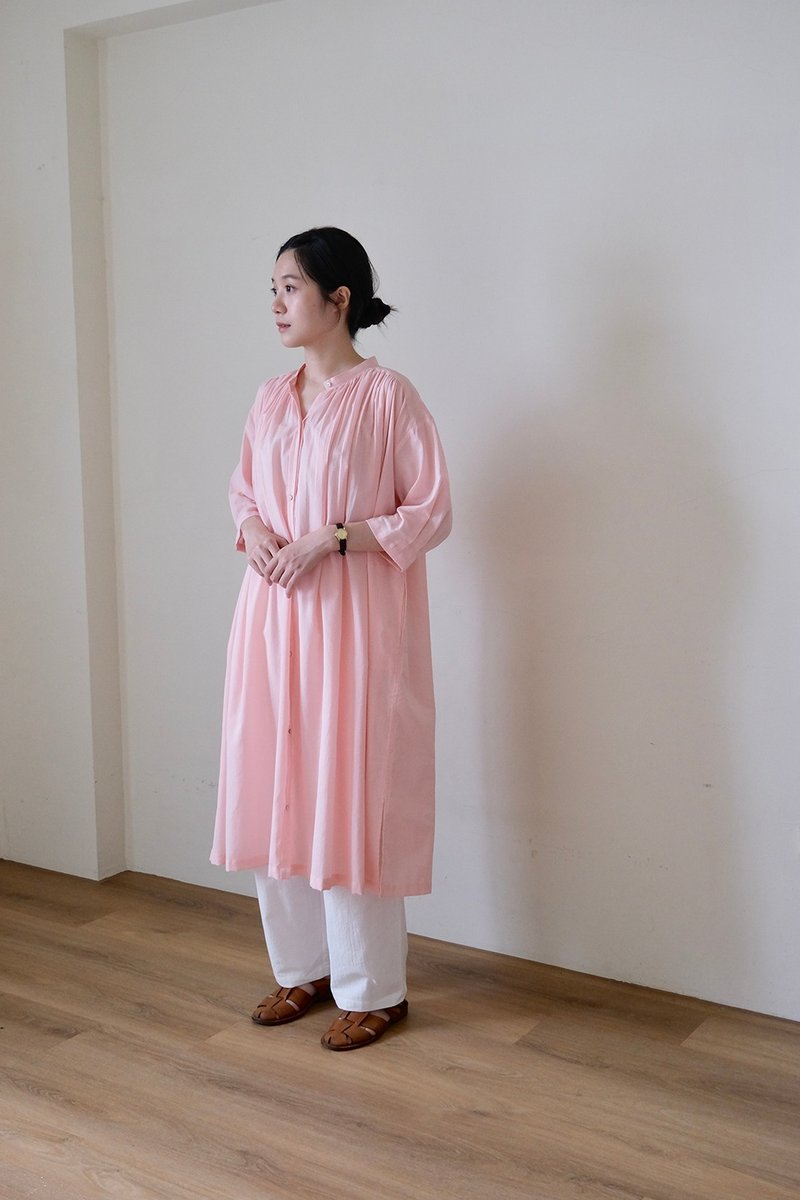 Three-quarter sleeve fine pleated cotton shirt-light pink - เสื้อเชิ้ตผู้หญิง - ผ้าฝ้าย/ผ้าลินิน 