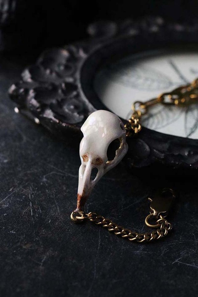 สร้อยข้อมือ Raven bird skull charm bracelet - Painted Version by Defy - สร้อยข้อมือ - โลหะ หลากหลายสี