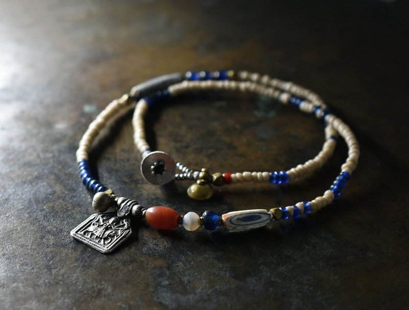 Necklace made of old Indian Silver top, eye patterned Roman glass, ancient agate, Shan carnelian, white and blue beads - สร้อยคอ - แก้ว ขาว