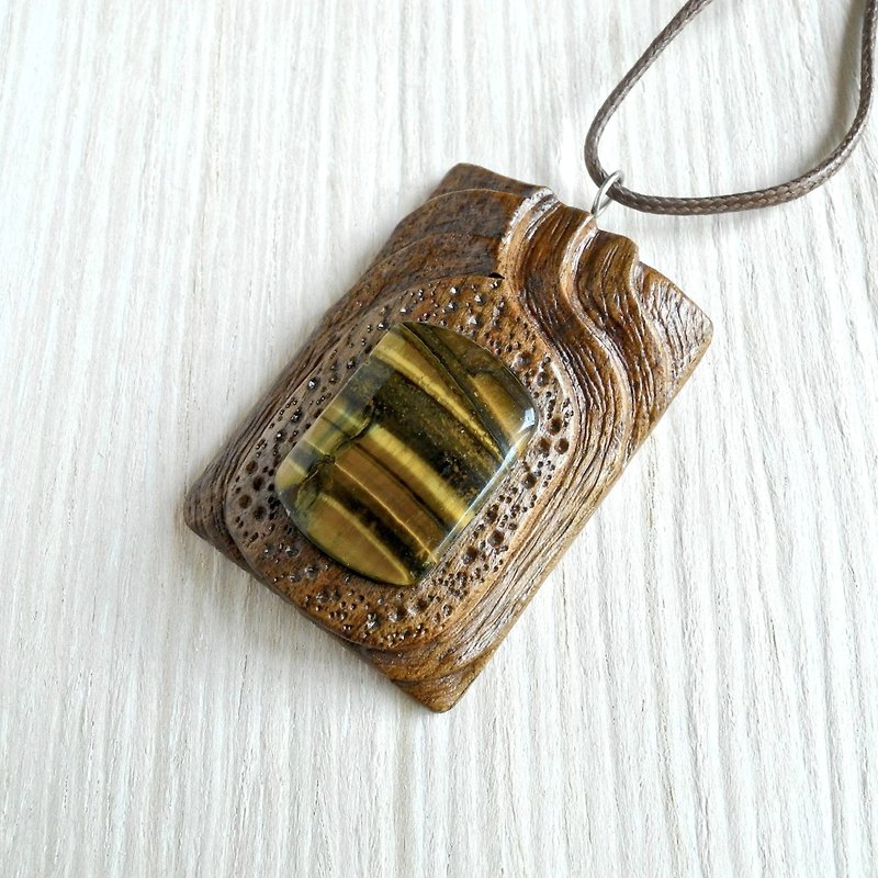 Wooden hand carved pendant with tiger-eye - 項鍊 - 木頭 多色