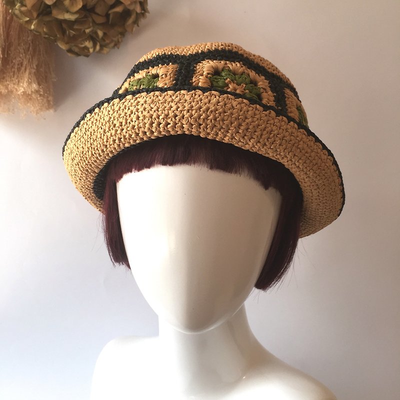 Simple and slow need to learn hand-made knitting 㡌/straw hat/sun hat green - หมวก - กระดาษ สีกากี