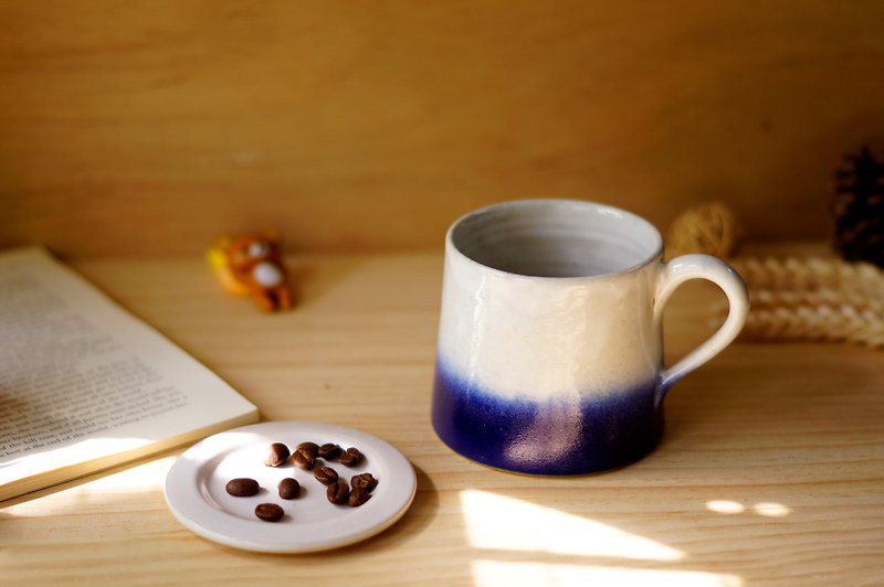 藍底白山形杯-約330ml,茶杯,馬克杯,水杯,咖啡杯,杯蓋 - 咖啡杯 - 陶 藍色