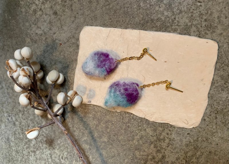 Wool felt handmade earrings/A series of colors are healing/Mineral purple - Earrings & Clip-ons - Wool Purple