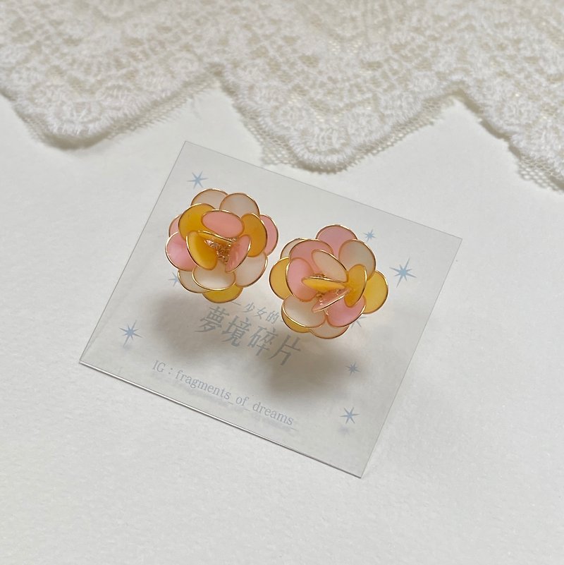 Pre-order Dream Crystal Rainbow Sherbet | Earrings can be converted into clip-on earrings - ต่างหู - เรซิน สึชมพู