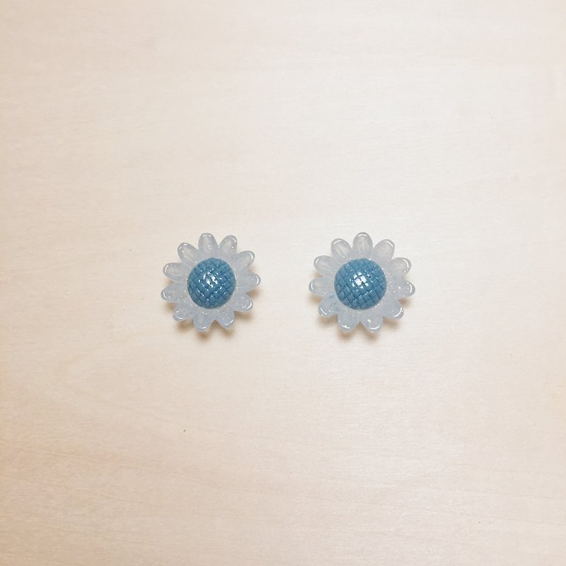 Retro glitter blue sunflower earrings - Earrings & Clip-ons - Resin Blue