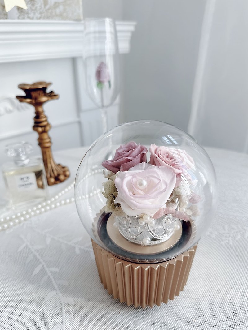 Cupcake Preserved Flower Music Box-Gold - ช่อดอกไม้แห้ง - พืช/ดอกไม้ สีทอง
