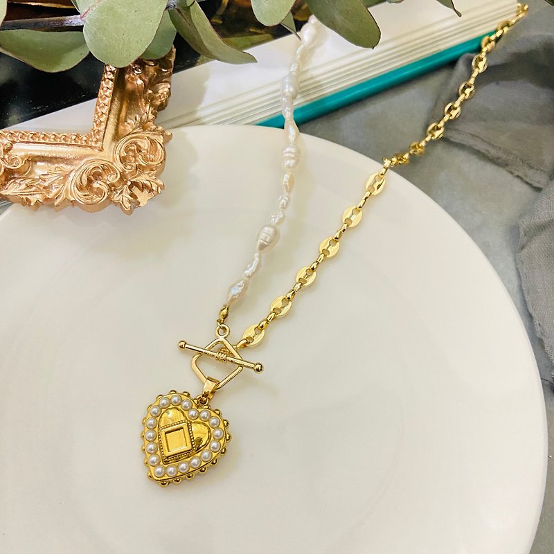 14k Gold OT Buckle Freshwater Pearl Necklace x French Love - สร้อยคอ - วัสดุอื่นๆ สีทอง