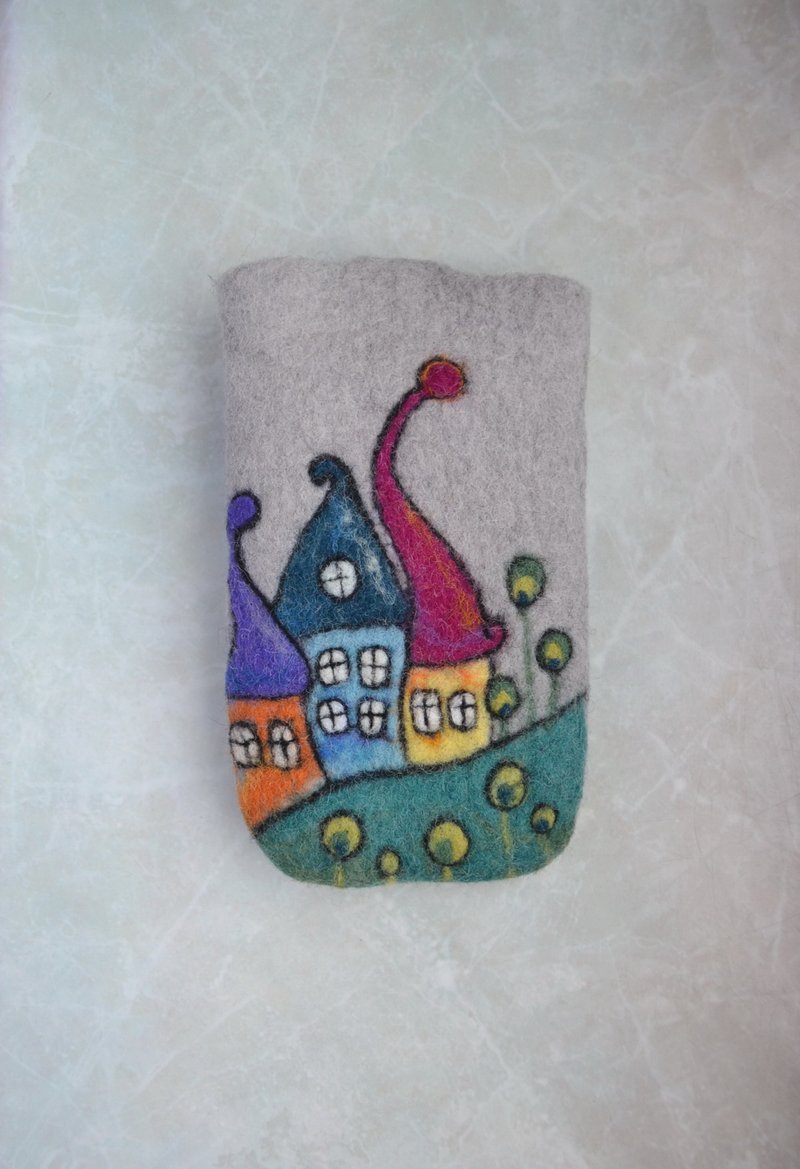 Custom iPhone case colorful bright houses Felted vegan phone case Mobile cover - เคส/ซองมือถือ - ขนแกะ หลากหลายสี