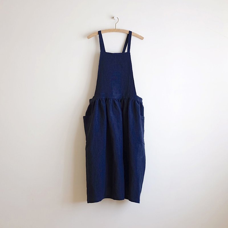 Everyday hand-made clothes live in the heart of the little girl dark blue pinstripe strap work apron linen special - ชุดเดรส - ผ้าฝ้าย/ผ้าลินิน สีน้ำเงิน