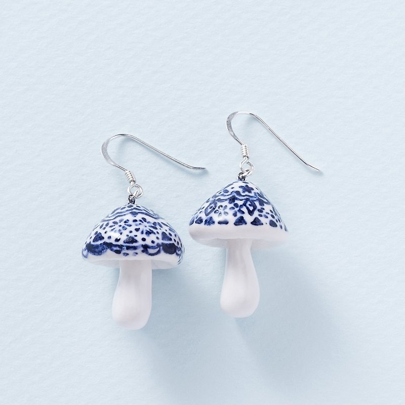 花草菇－手工白瓷純銀耳環 - 耳環/耳夾 - 瓷 藍色
