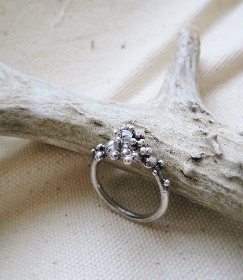 Hekimon nude crystal sterling silver ring - แหวนคู่ - โลหะ สีเงิน