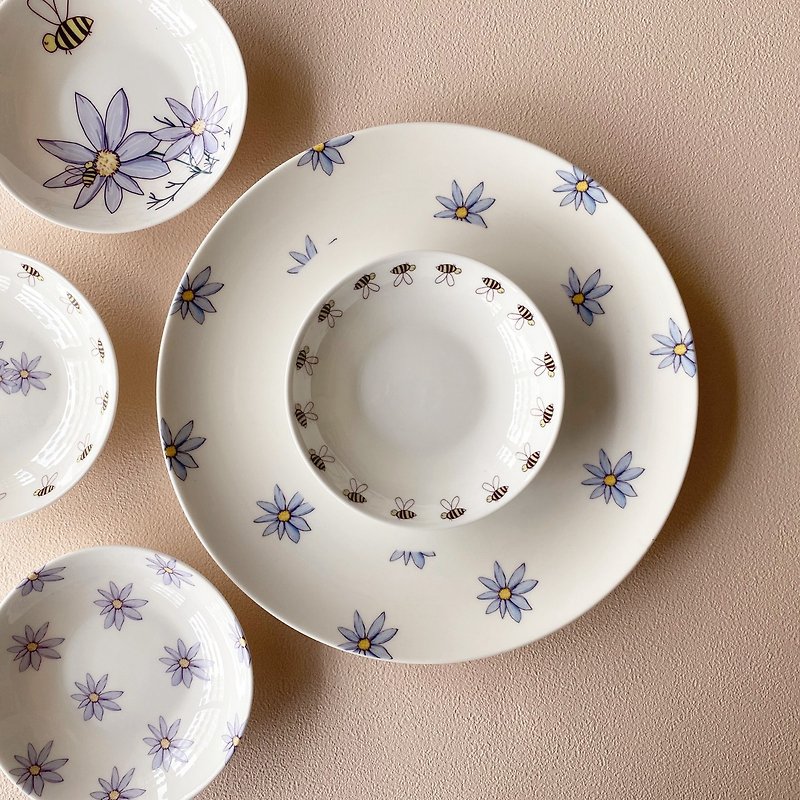 Customized gift-little daisy set of 5 bone china plates (with gift box) - Plates & Trays - Porcelain Purple