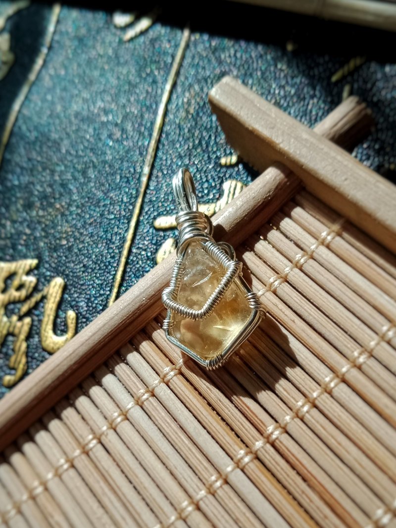 佚名山河。項鍊、掛飾。黃水晶碎石。金屬編織 - 項鍊 - 寶石 黃色