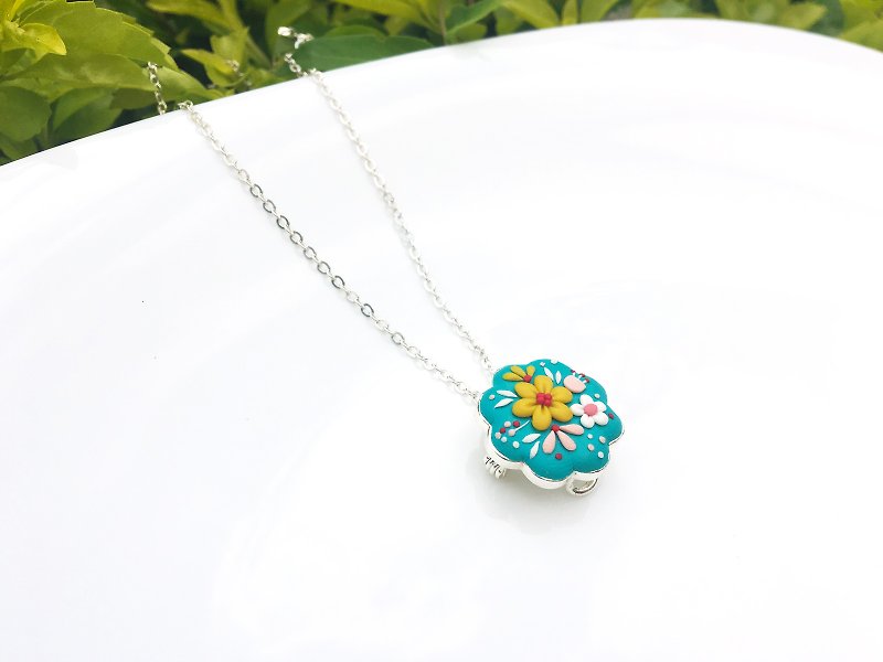 Turquoise with colorful flower | Polymer Clay of pendant and brooch - Necklaces - Pottery Green