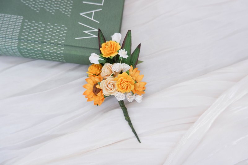 Sunflower boutonniere, rustic wedding boutonniere, yellow paper flower pin - 胸花/手腕花 - 紙 黃色