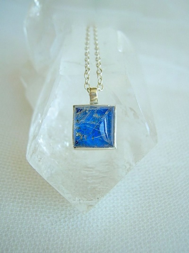 Lapis lazuli and rutile quartz necklace - สร้อยคอ - เครื่องเพชรพลอย สีน้ำเงิน
