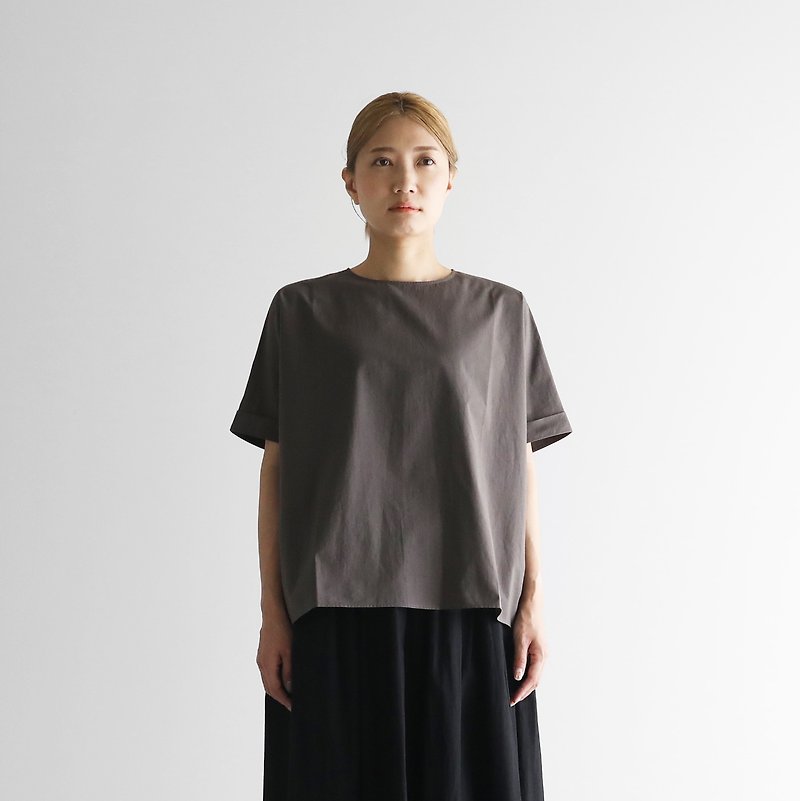 [HUIS] Enshu Textile Organic Cotton Bag Button 2way Short Sleeve Blouse/ Brown Gray - เสื้อผู้หญิง - ผ้าฝ้าย/ผ้าลินิน สีนำ้ตาล