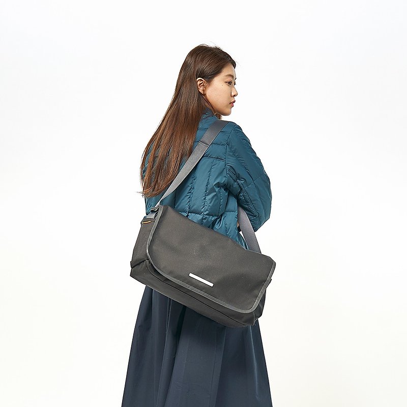 RAWROW-Square Series-Shoulder/Side Messenger Bag (Large/37x22cm)-Jet Black-RMS600BK - Messenger Bags & Sling Bags - Nylon Black
