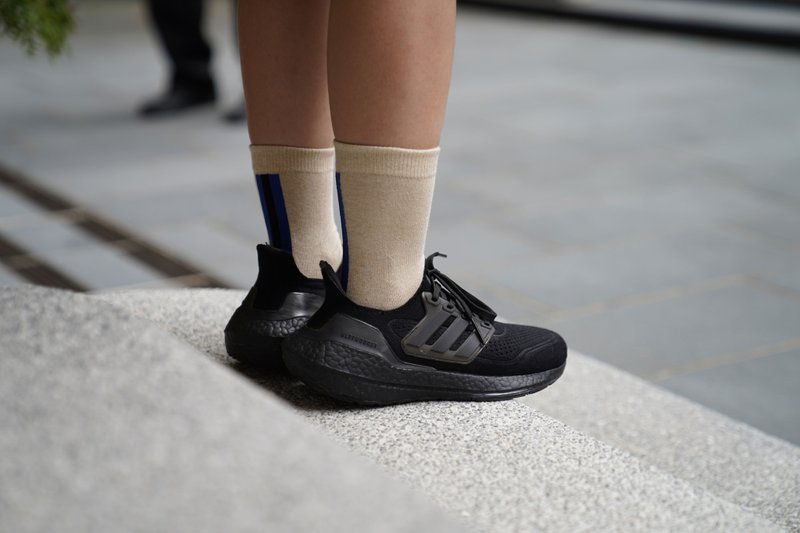 STREETWEAR-純棉中筒襪(米茶底) - 襪子 - 棉．麻 卡其色