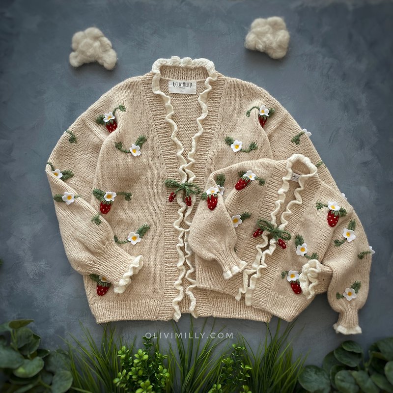 Strawberries adult cardigan, hand knitted cardigan with embrodery - 毛衣/針織衫 - 羊毛 金色