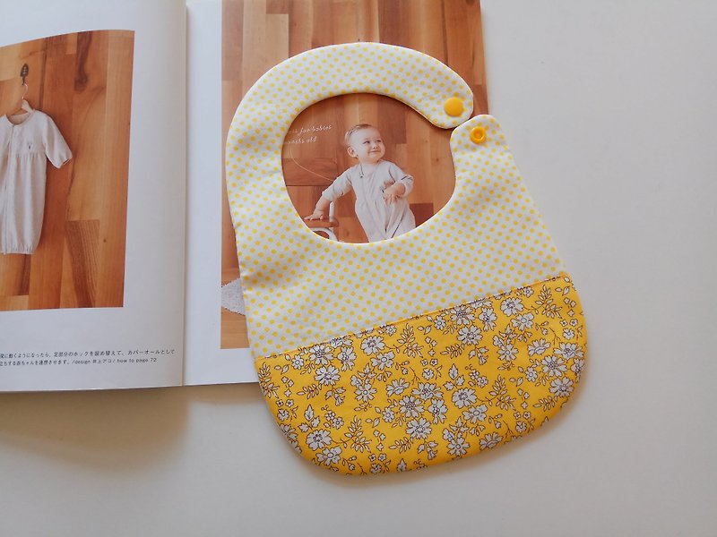 <黃> 小花 彌月禮物 寶寶圍兜 嬰兒圍兜 圍兜 - 彌月禮盒 - 棉．麻 黃色