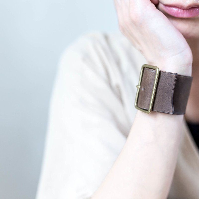 Brass buckle leather bracelet / coffee mocha - Bracelets - Genuine Leather Brown