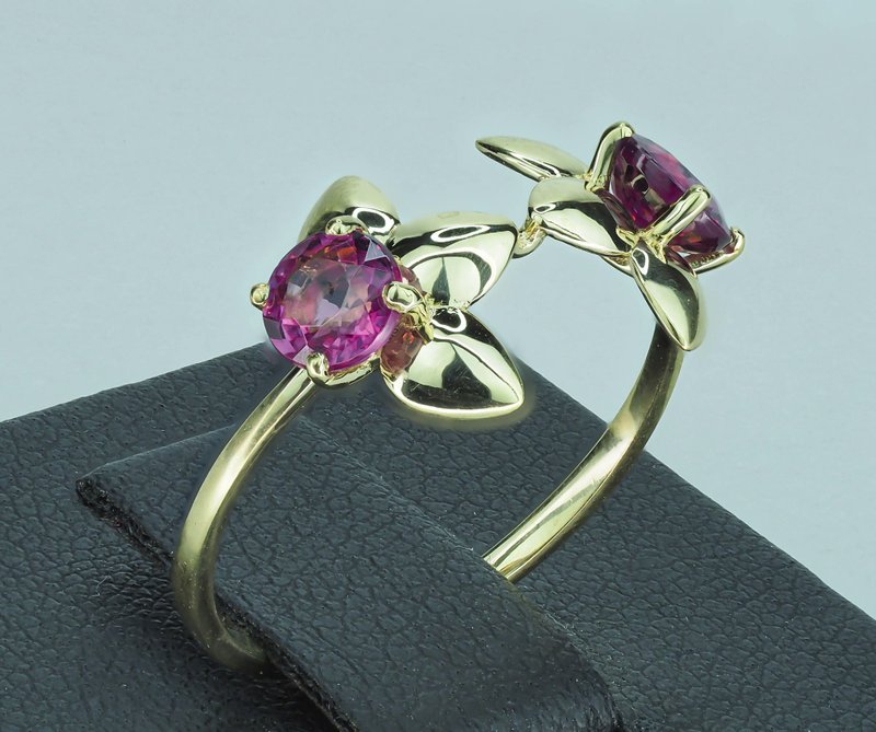14 kt gold ring with 2 garnets. Flower gold ring. - 戒指 - 貴金屬 金色