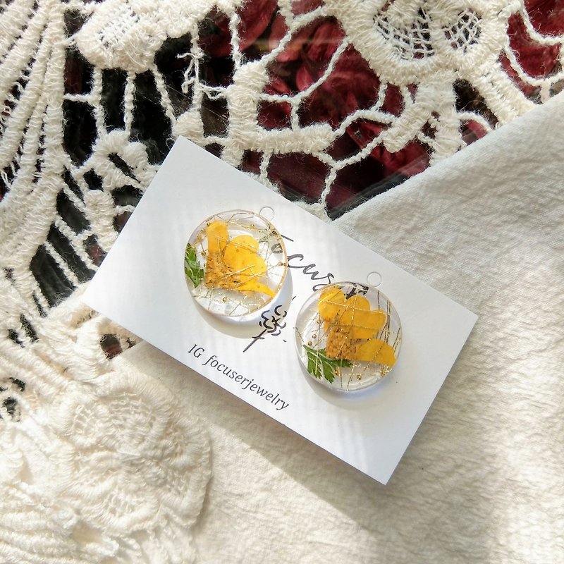 【Walk in Jingju】Yellow Jingju Earrings Dry Flower Earrings Plant Earrings - ต่างหู - เรซิน สีเหลือง