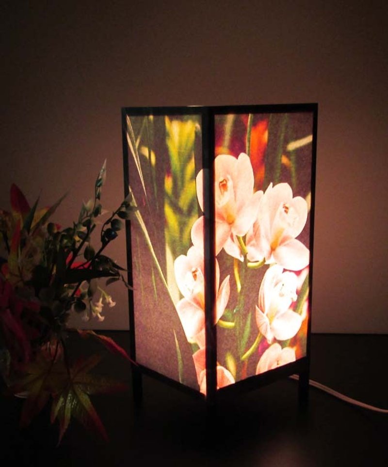 Phalaenopsis orchid's sorrow «Dream lighting» Peace and healing will regain! ★ Decorative stand - ของวางตกแต่ง - กระดาษ สีส้ม