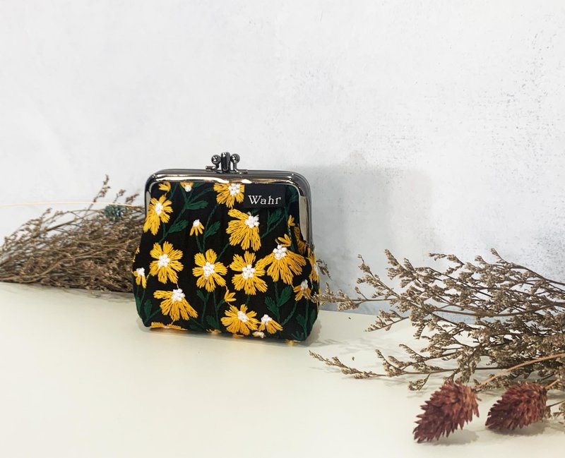 立體刺繡黑黃花 雙格 口金包 卡片包 隨身包 化妝包 雜物包 零錢 - 零錢包/小錢包 - 棉．麻 黑色
