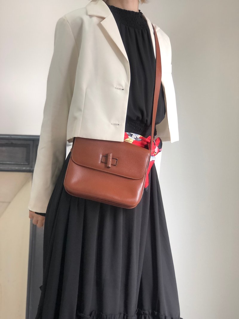 【 日本直送　名牌中古包 】CELINE セリーヌ ショルダーバッグ ブラウン ターンロック ロゴ レザー vintage ヴィンテージ オールド hdtdu2 - 側背包/斜背包 - 真皮 咖啡色