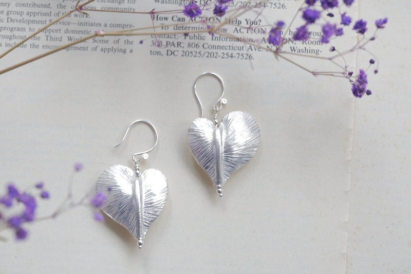Love lotus leaf sterling silver earrings │925 sterling silver (only ear pin) birthday gift - ต่างหู - วัสดุอื่นๆ สีเงิน