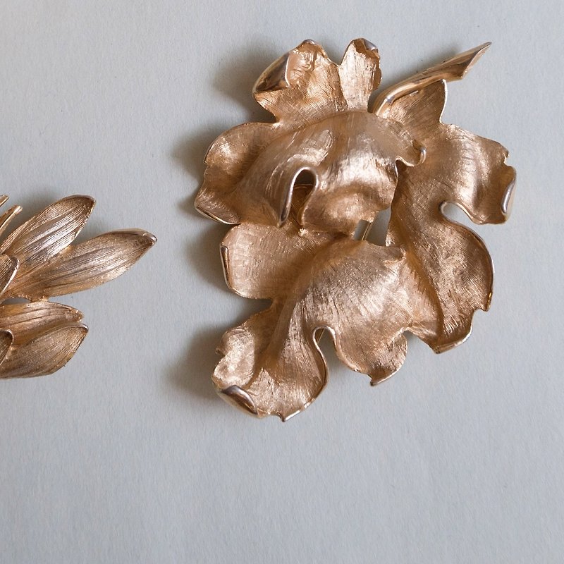 60s Judy lee Large Gold Leaf Antique Brooch - เข็มกลัด - โลหะ สีทอง
