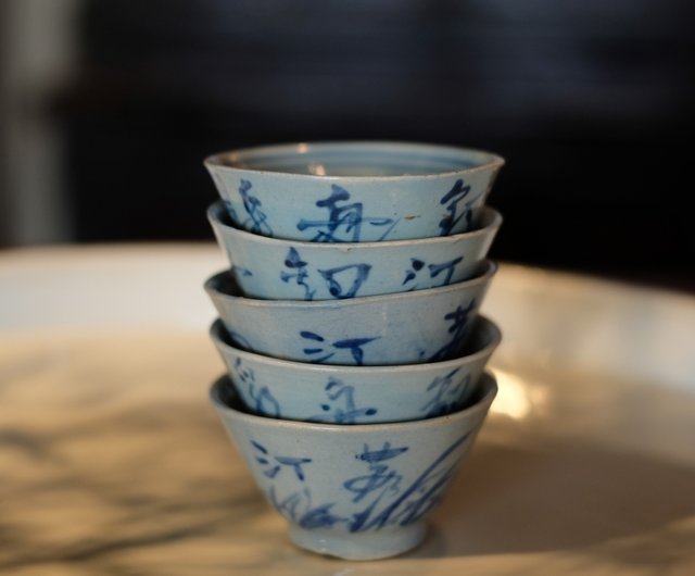 清代　青花漢詩唐草文茶壷 青花牡丹唐草文壺 文化遺産オンライン