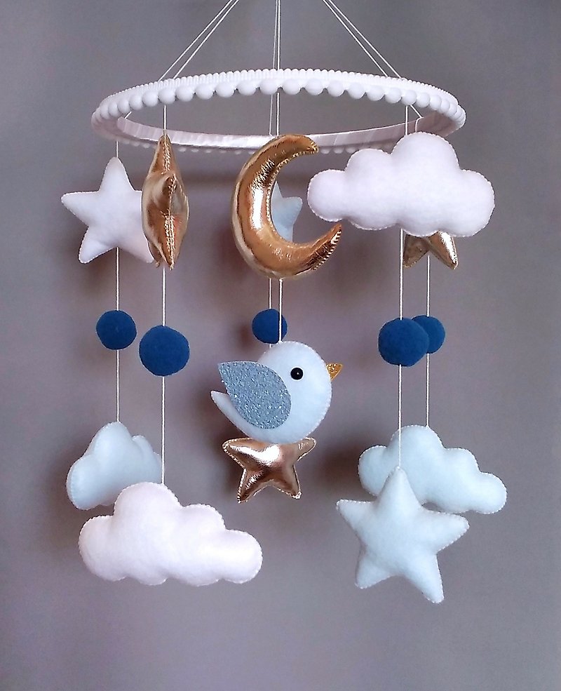 青い小鳥の鳥ベッド モバイル、保育園のフェルトの装飾 - 知育玩具・ぬいぐるみ - サステナブル素材 ブルー