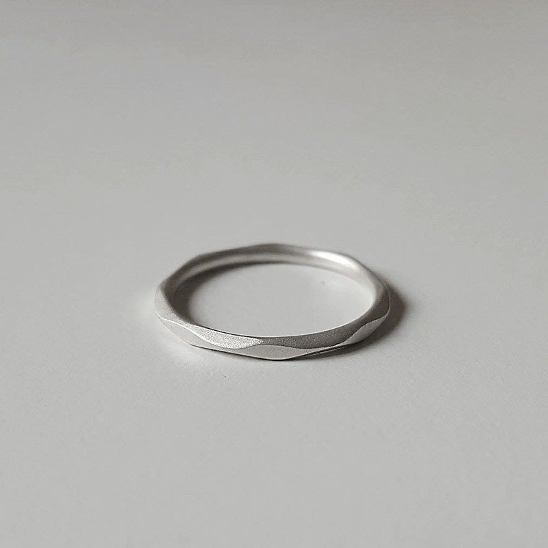 Polka dot sterling silver ring - แหวนทั่วไป - โลหะ สีเงิน