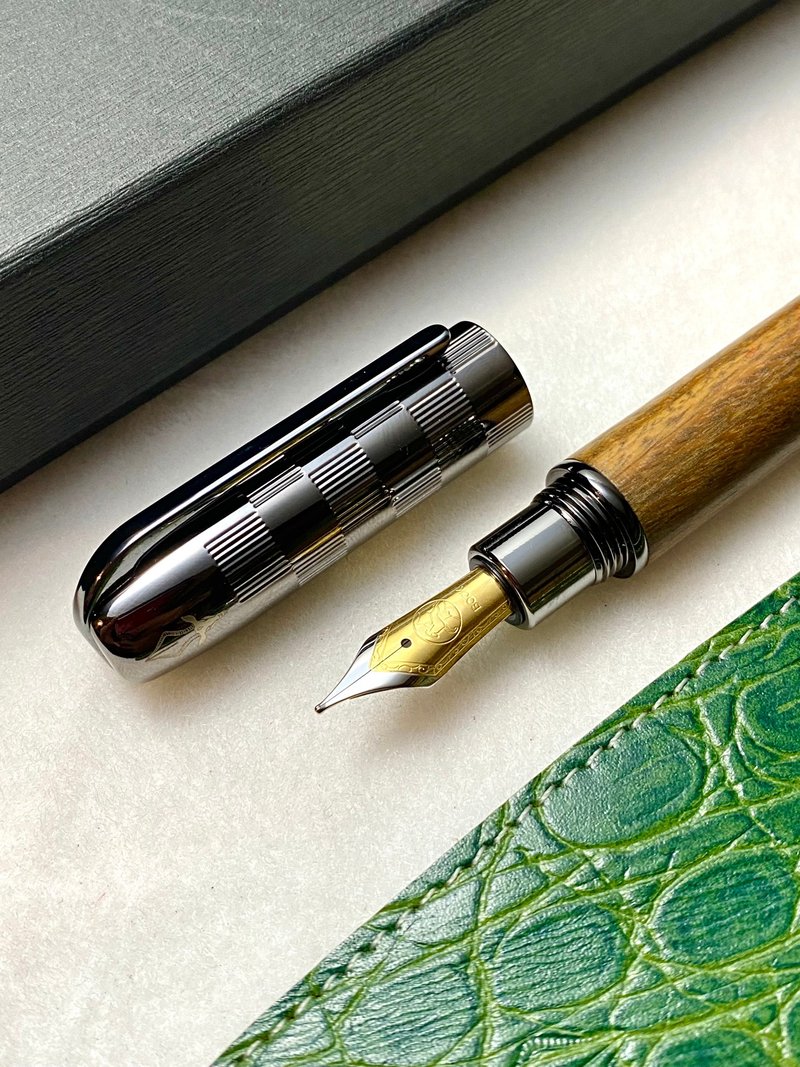 3952 Old Goat-CEO Strictly Selected Green Sandalwood Two-color Steel Tip Pen - Fountain Pens - Other Materials 