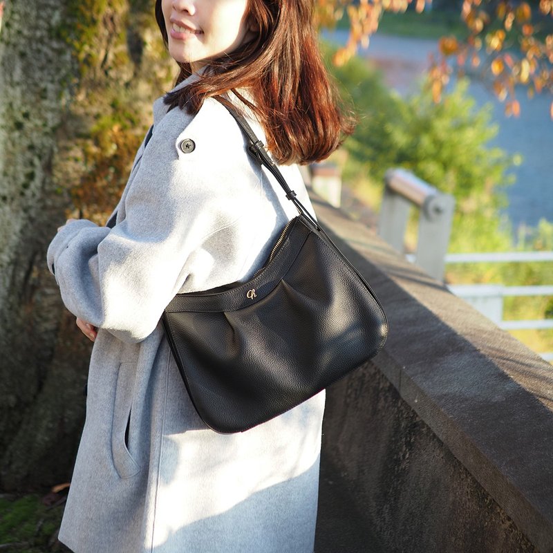 Bonnie (Black): Cow Leather, Shoulder bag ,Soft touch, Crossbody bag - 手提包/手提袋 - 真皮 黑色