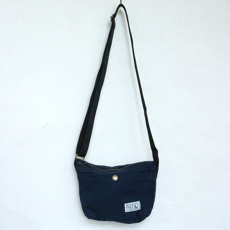 Compact shoulder [dark blue] (VC-47) - กระเป๋าแมสเซนเจอร์ - ผ้าฝ้าย/ผ้าลินิน สีน้ำเงิน