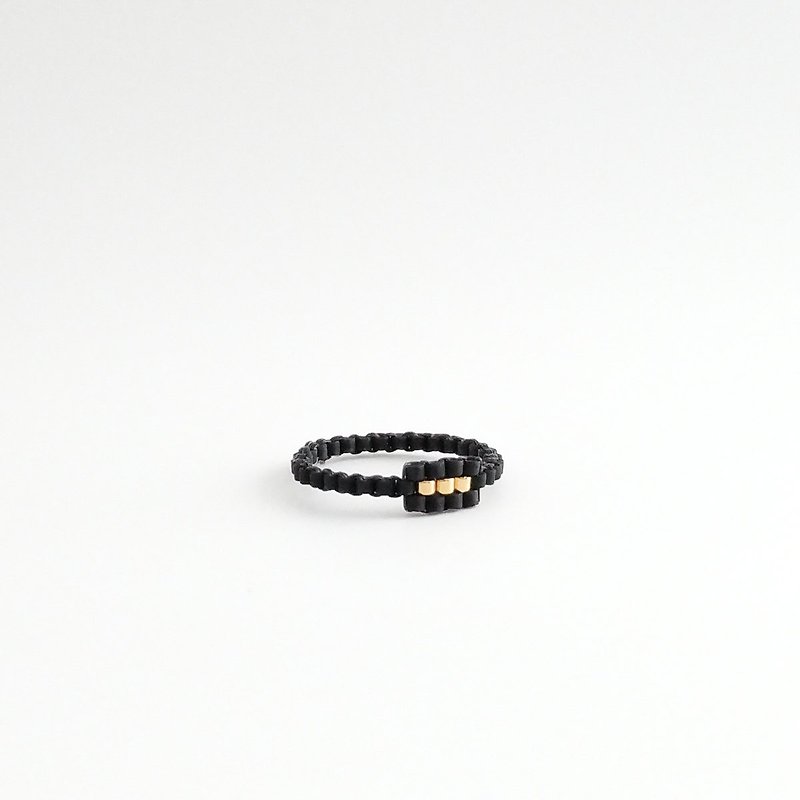 Stackable Black Ring, Black Whisper Ring, Black and Gold Ring, Black Beaded Ring, Skinny Black Ring - แหวนทั่วไป - แก้ว สีดำ